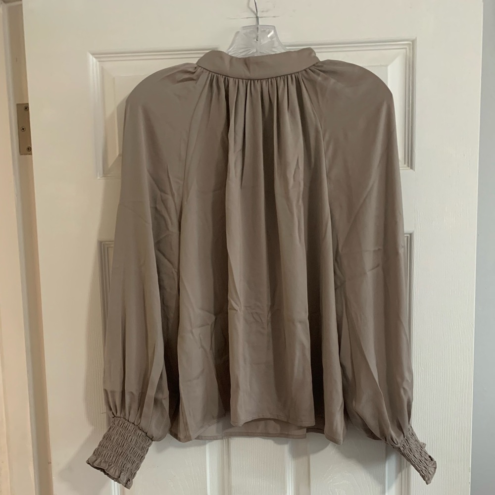 NWT Gap Blouse in Taupe